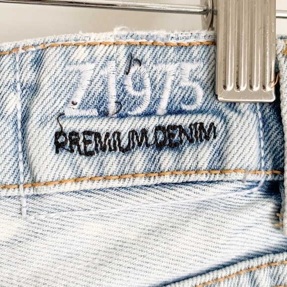 Zara Basic Distressed Denim Shorts Y2K - Picture 8 of 9